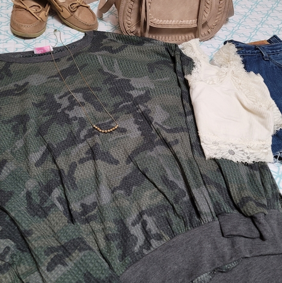 Camo Oversized Longsleeve - Picture 4 of 8